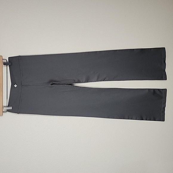 NUX Fitness Gray V Flared Leggings - Picture 6 of 8